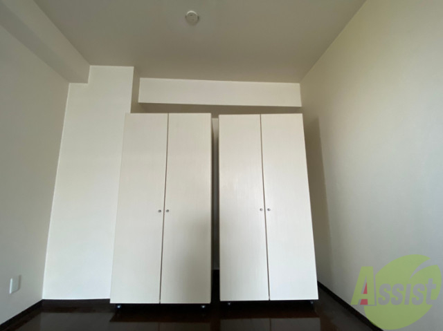 収納　可動式の収納がありました。お洋服や荷物はここへ。