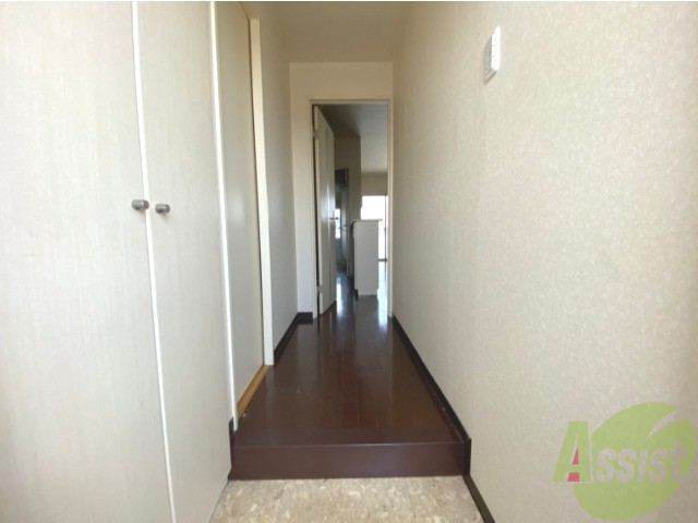 玄関　玄関からの様子を撮影してみました。動線になります。