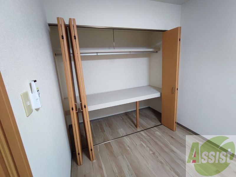 収納　クローゼットは奥行きもあり、荷物が多い方でも安心です。