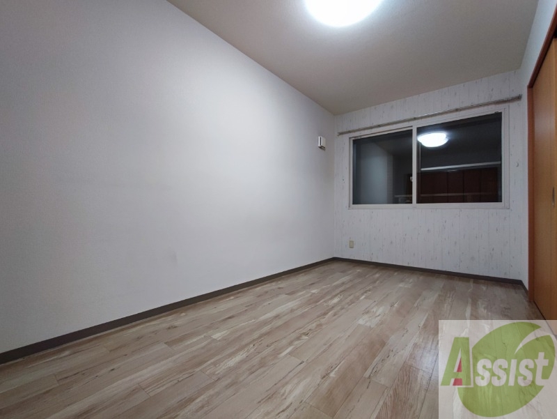 その他部屋・スペース　戸を閉めるとリビングと区切られた寝室にすることができますよ。