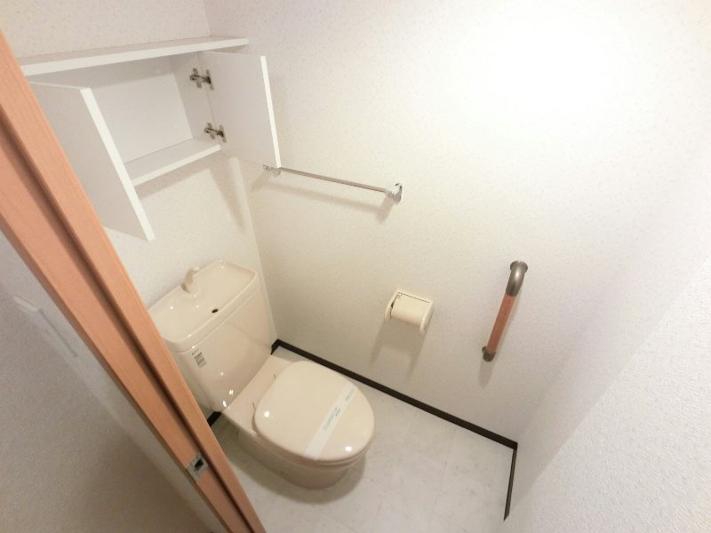 トイレ　トイレ、小物入れあり