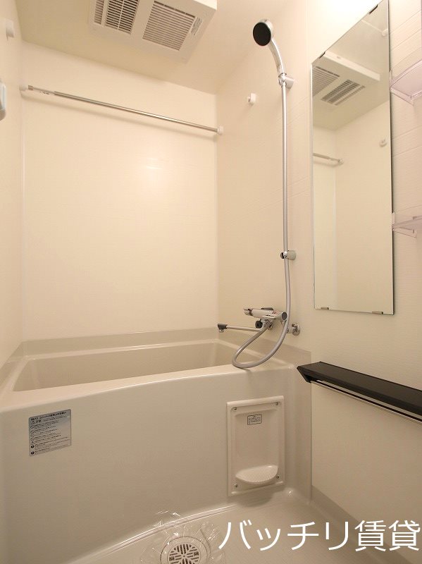 バス・シャワールーム　同型タイプの為、現状を優先致します。