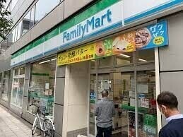 コンビニ　ファミリーマート京町堀店（コンビニ）まで82m