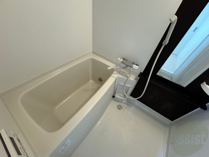 バス・シャワールーム　お風呂になります。一日の疲れを癒してくださいね。