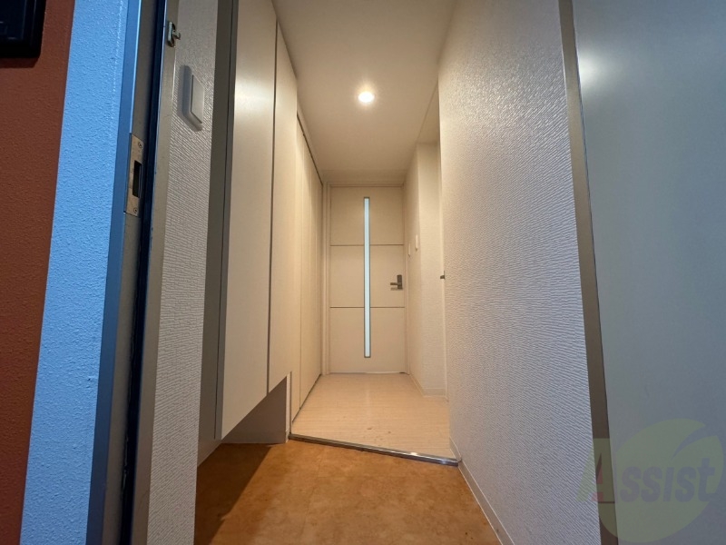 玄関　玄関です。ご覧の通り広々としていますね。