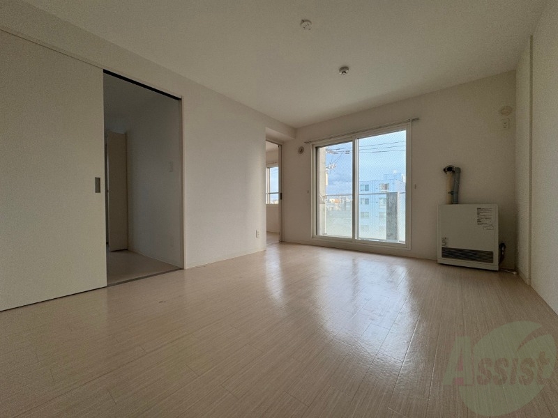 居室・リビング　広々としたリビングですね。使い勝手がよさそうですね！