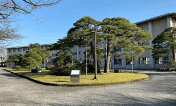 高校・高専　富山県立富山高校（高校・高専）まで1765m