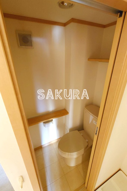 トイレ　落ち着いた色調のトイレです♪