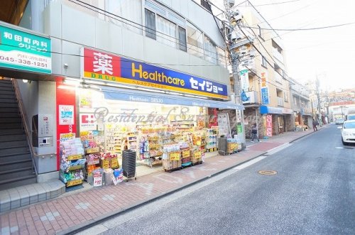 ドラックストア　ココカラファイン ヘルスケアセイジョー和田町店（ドラッグストア）まで111m