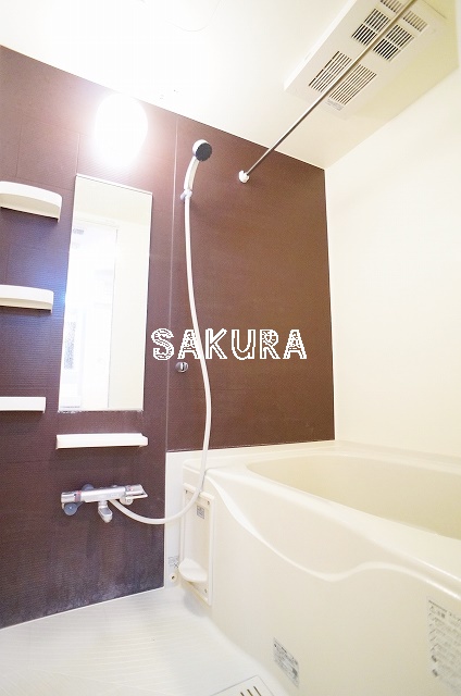 バス・シャワールーム　雨の日でも安心の浴室乾燥機付きです♪