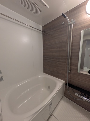 バス・シャワールーム　追い焚き機能付きのバス