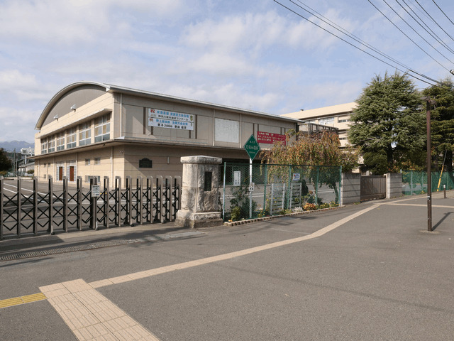 中学校　厚木市立厚木中学校（中学校）まで1526m