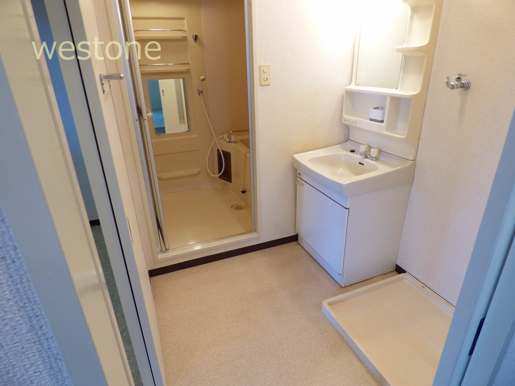 洗面設備　洗面脱衣室も十分な広さです