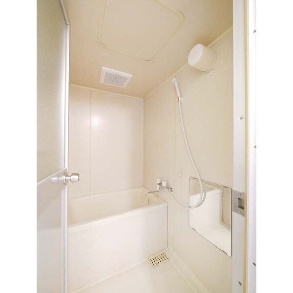 バス・シャワールーム　ミラー付 ※305号室の写真です