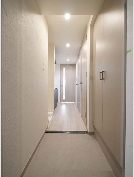 玄関　白ベースの明るい内装です