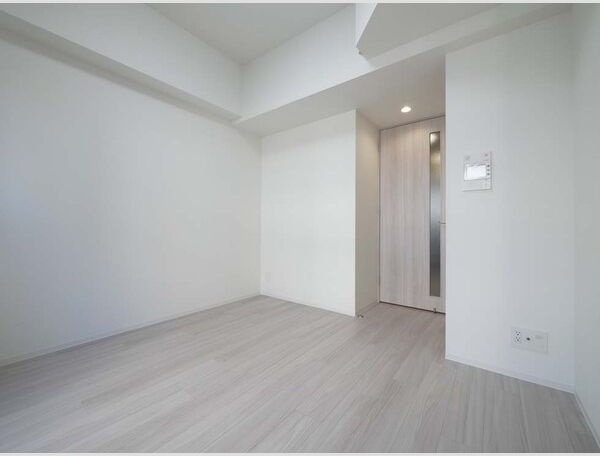 居室・リビング　明るい白ベースの内装です