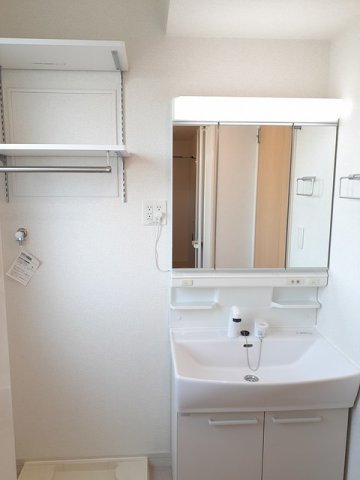 洗面設備　コンパクトで使いやすい洗面所