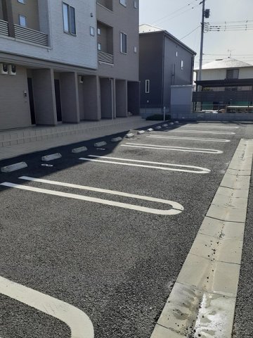 駐車場　駐車場に車を止められます