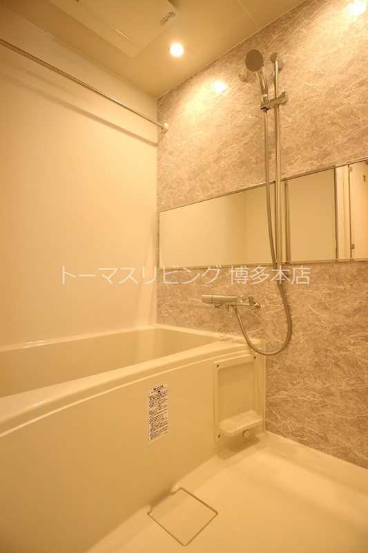 バス・シャワールーム　別号室の参考写真になります。