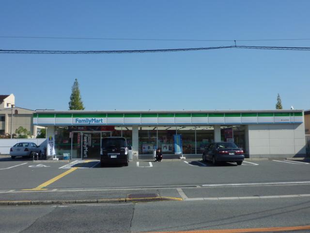 コンビニ　ファミリーマート東ぐみの木店（コンビニ）まで573m