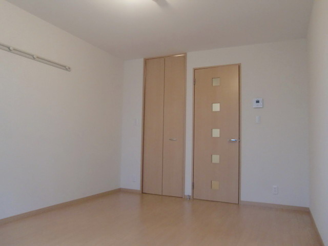 居室・リビング　どんな家具でもあわせやすそうなナチュラルカラーフローリング。