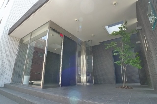 エントランス　【高級感漂うエントランス】