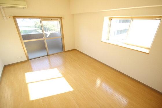 居室・リビング　※別部屋の写真です