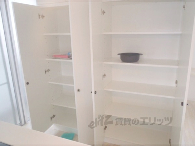 収納　便利なキッチン収納付き。