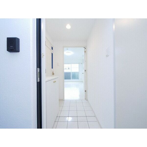 玄関　明るい玄関がお出迎えです☆