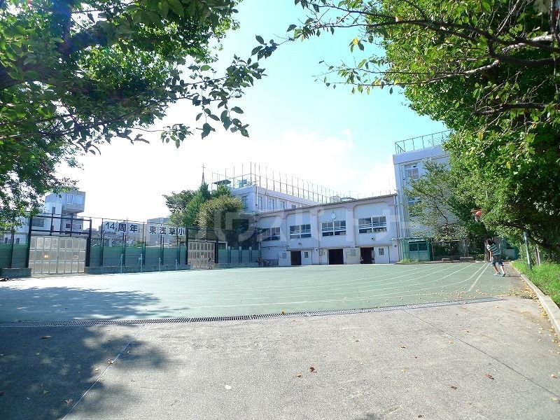 小学校　台東区立東浅草小学校（小学校）まで550m