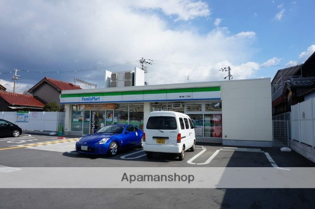 コンビニ　ファミリーマート（コンビニ）まで1068m