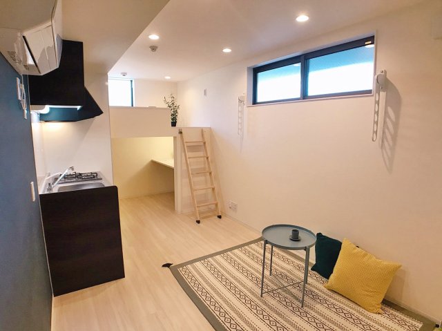 居室・リビング　家具はつきません。