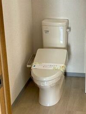 トイレ　温水洗浄便座付き♪