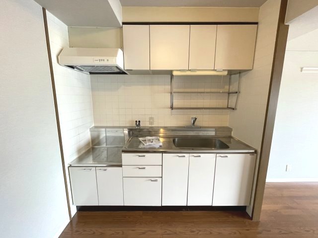 キッチン　イメージとして同建物他部屋を表示しています