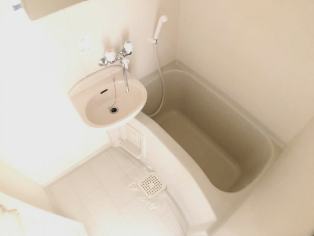 バス・シャワールーム　浴室乾燥機付きで便利です！