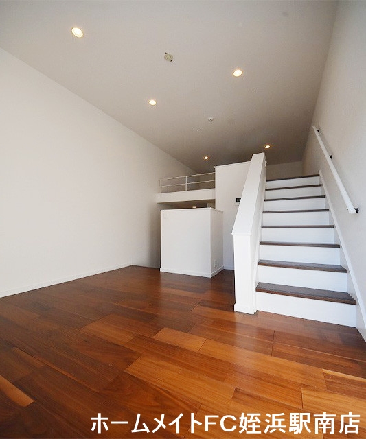 居室・リビング　★築浅でまだまだ綺麗な室内♪★参考写真