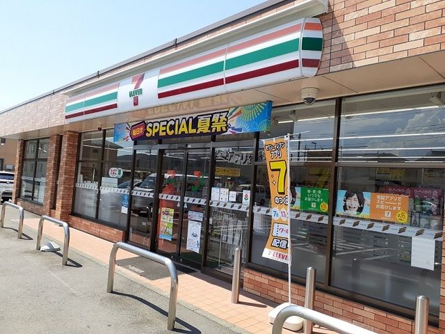 コンビニ　セブンイレブン下中居町店（コンビニ）まで450m