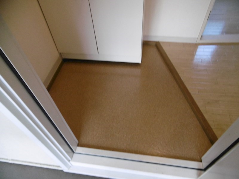 玄関　※写真は別号室です(参考)