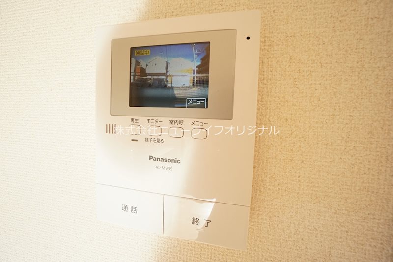 セキュリティ　来訪者を確認出来るモニター付きのインターホンで安心。