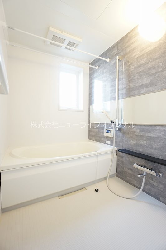 バス・シャワールーム　追い焚き機能付きで経済的、いつでも温かな入浴が可能です。