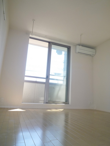 その他部屋・スペース　★白を基調とした明るいフローリングの洋室★