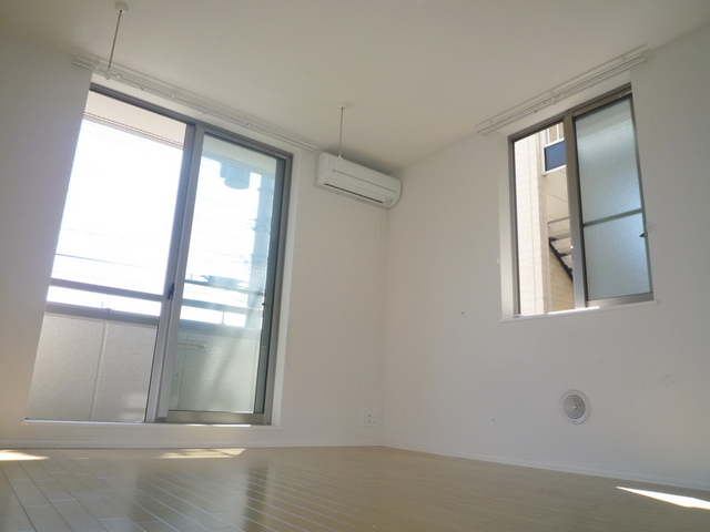 居室・リビング　★角部屋２面採光・風通しも良好です♪★