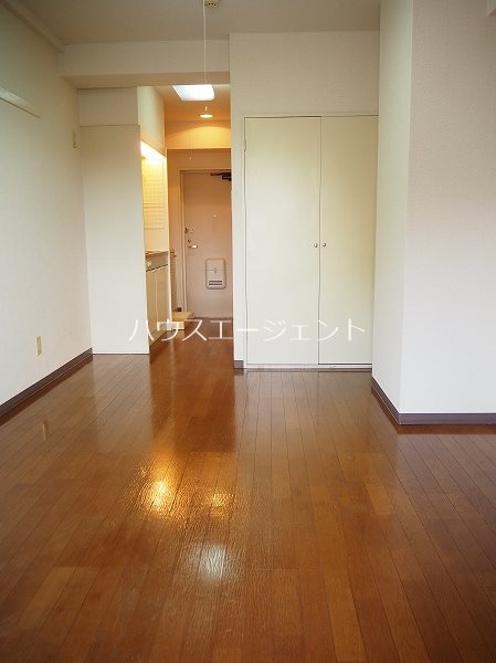 居室・リビング　フローリングの洋室です。※写真は別部屋です