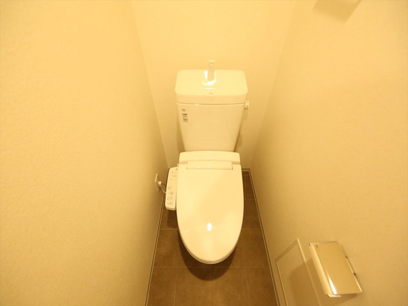 トイレ　温水洗浄暖房便座付トイレ　同仕様写真