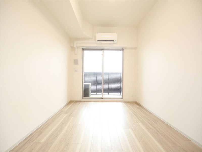 バルコニー　洋室6.7帖　エアコン完備　バルコニー　同仕様写真