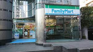 コンビニ　ファミリーマート 旧厚生年金会館前店（コンビニ）まで370m