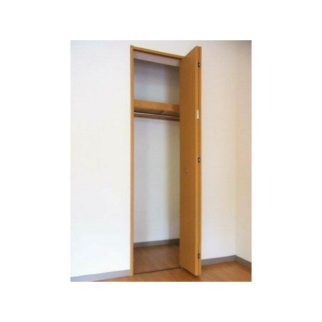 収納　洋室２　収納　※別号室の参考写真です(現況優先・仕様違いの場