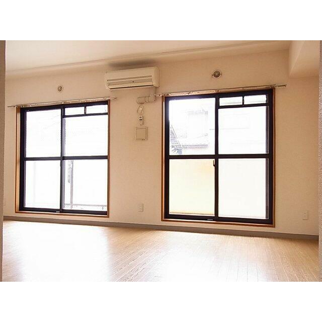 居室・リビング　※別号室の参考写真です(現況優先・仕様違いの場合あり)