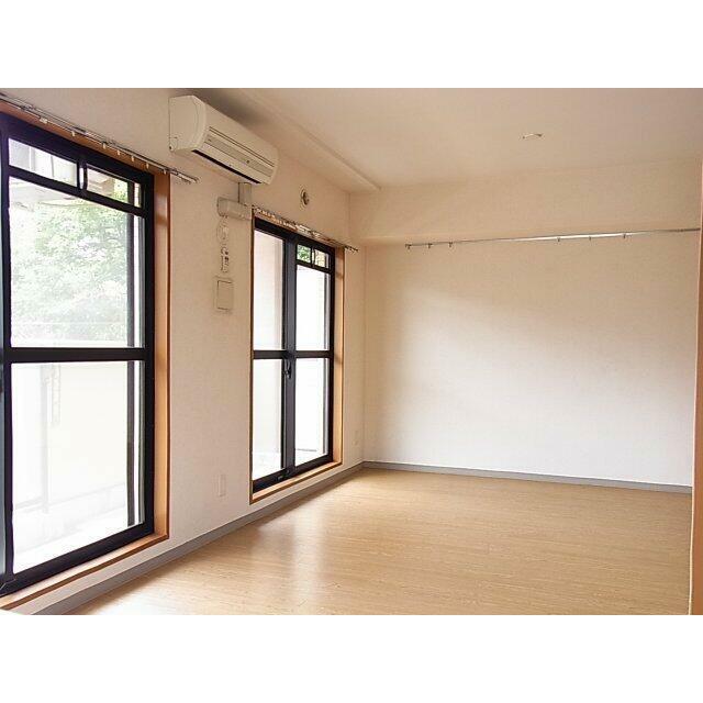 居室・リビング　※別号室の参考写真です(現況優先・仕様違いの場合あり)