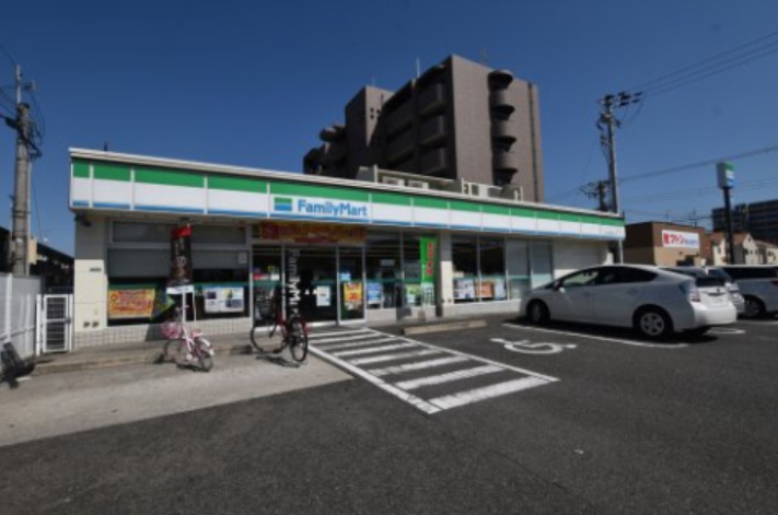 コンビニ　ファミリーマート 泉大津北豊中町店（コンビニ）まで26m
